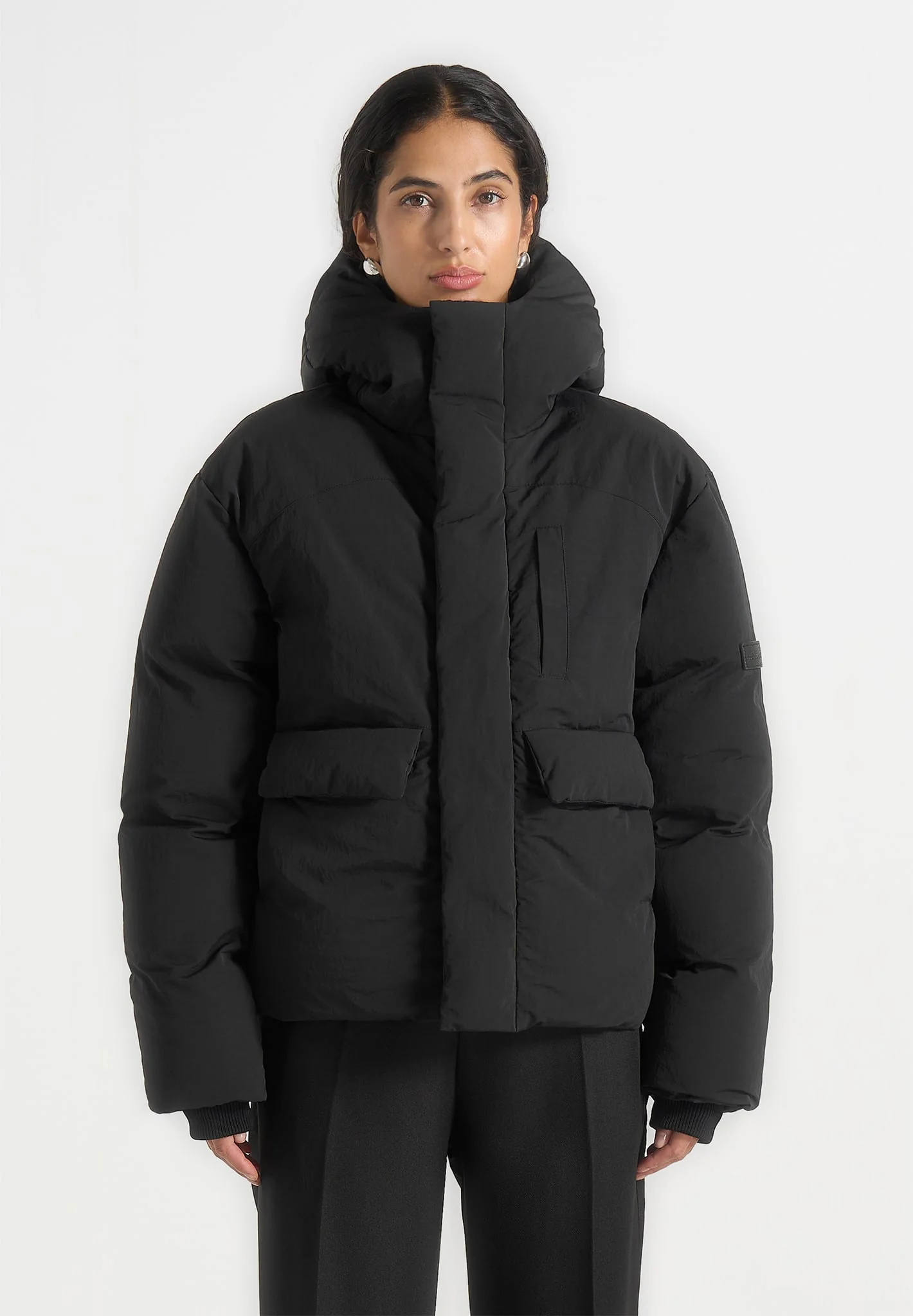 Casey - Unisex Minimal Raglan Puffer Jacket - Black - Image 4