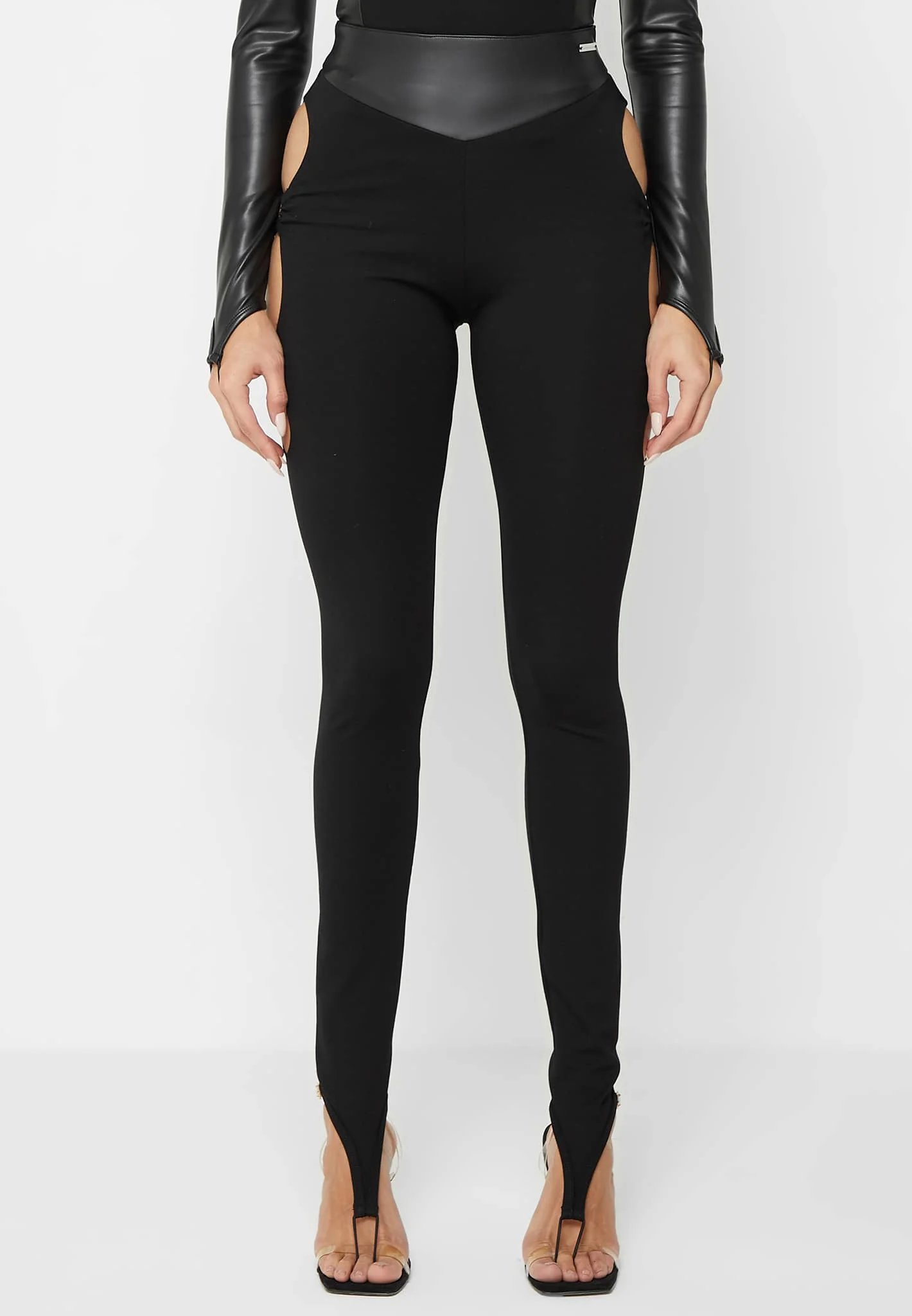 Cut-Out O-Ring Leggings - Black - Image 2