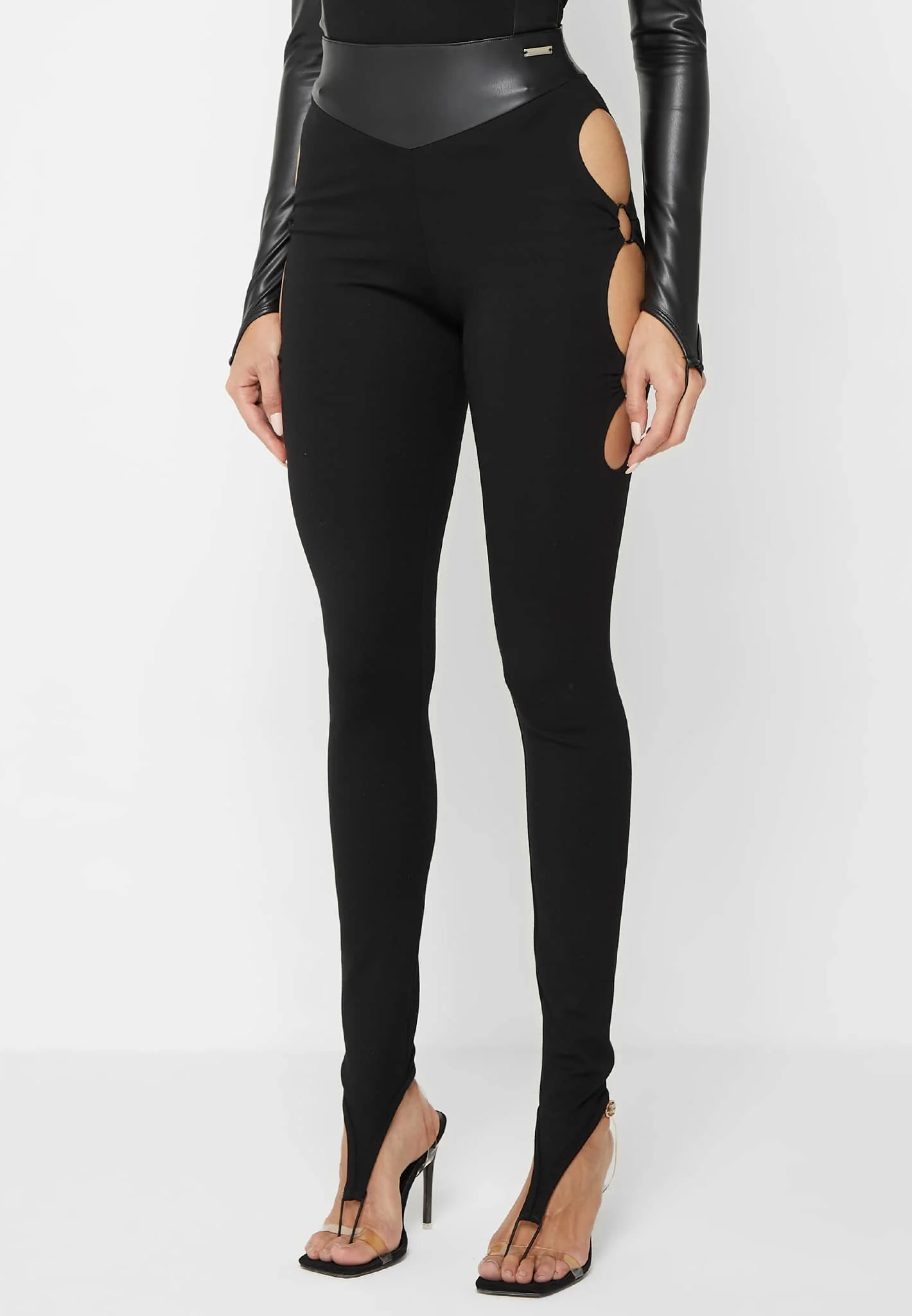 Cut-Out O-Ring Leggings - Black - Image 3