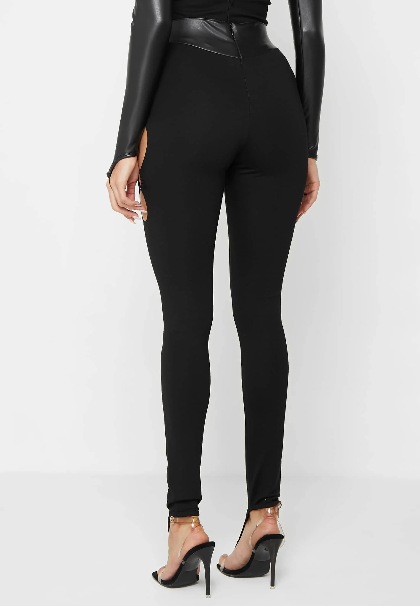 Cut-Out O-Ring Leggings - Black - Image 4