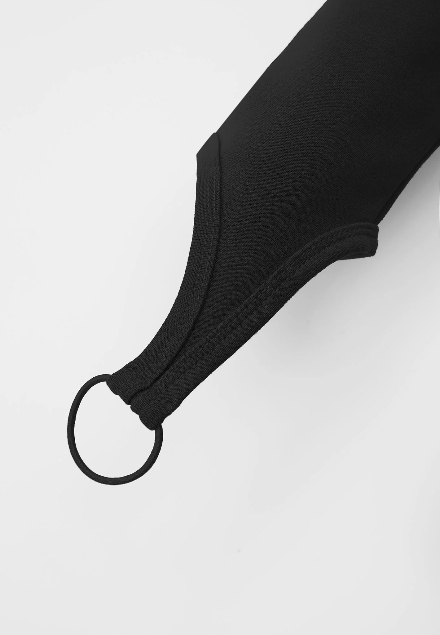 Cut-Out O-Ring Leggings - Black - Image 8