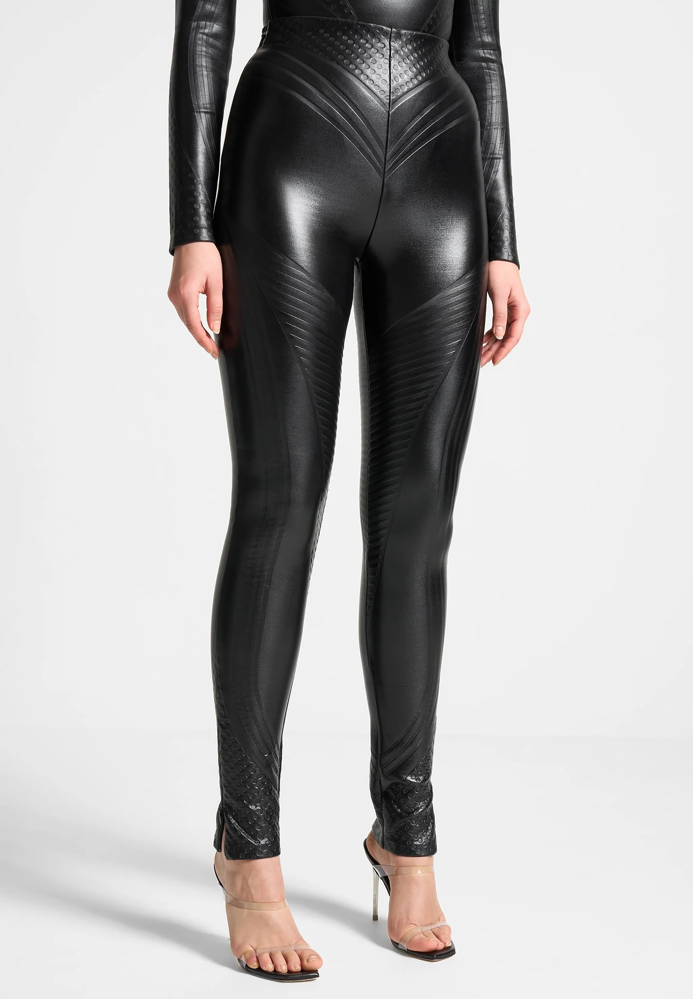 Debossed Contour Leggings - Black