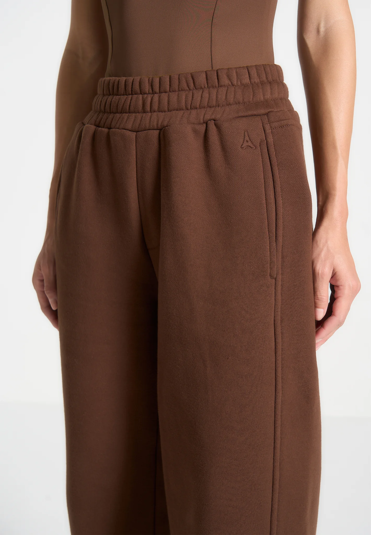 Iris - Relaxed Joggers - Brown - Image 4
