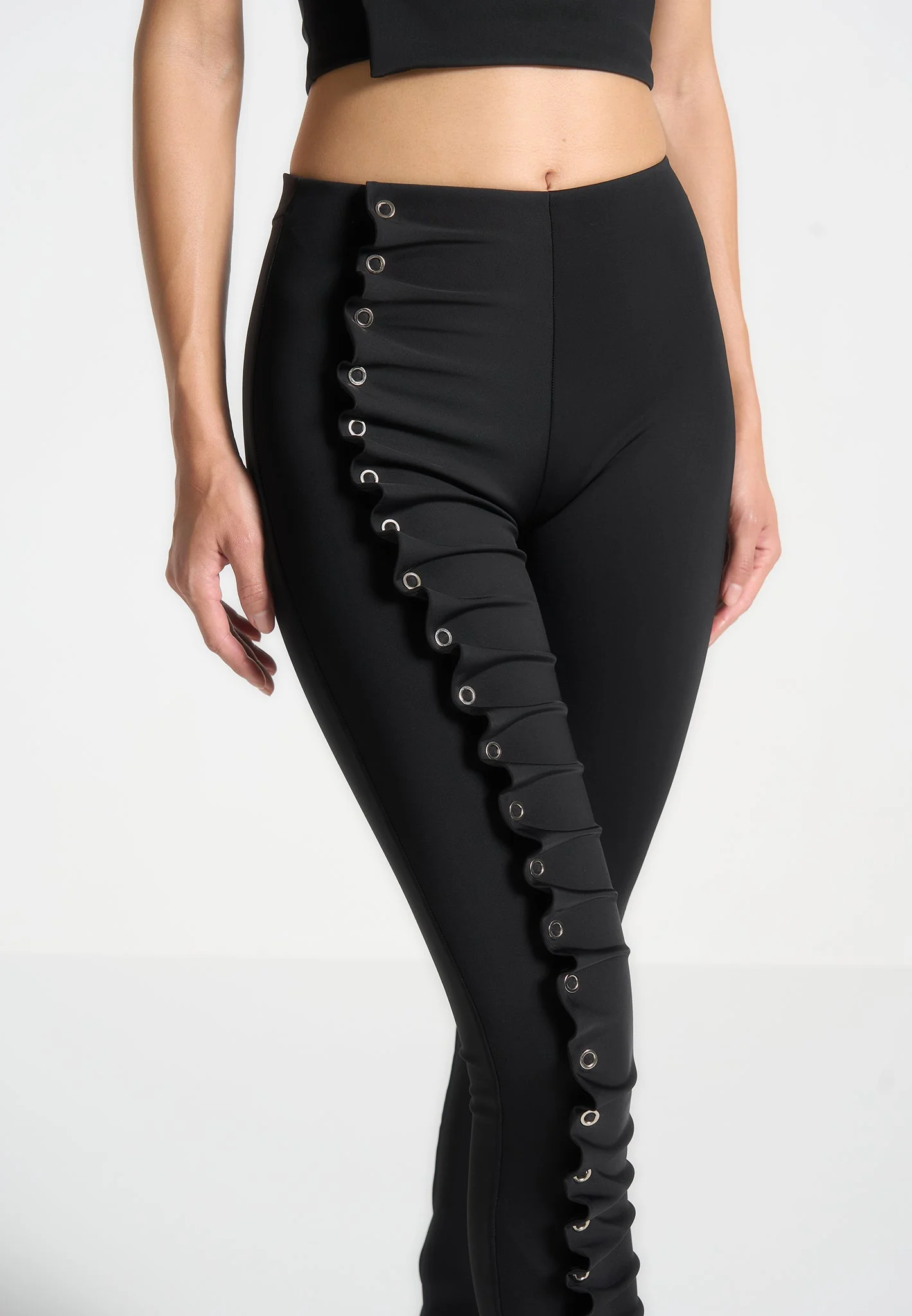 Eyelet Detail Tacked Leggings - Black - Image 4
