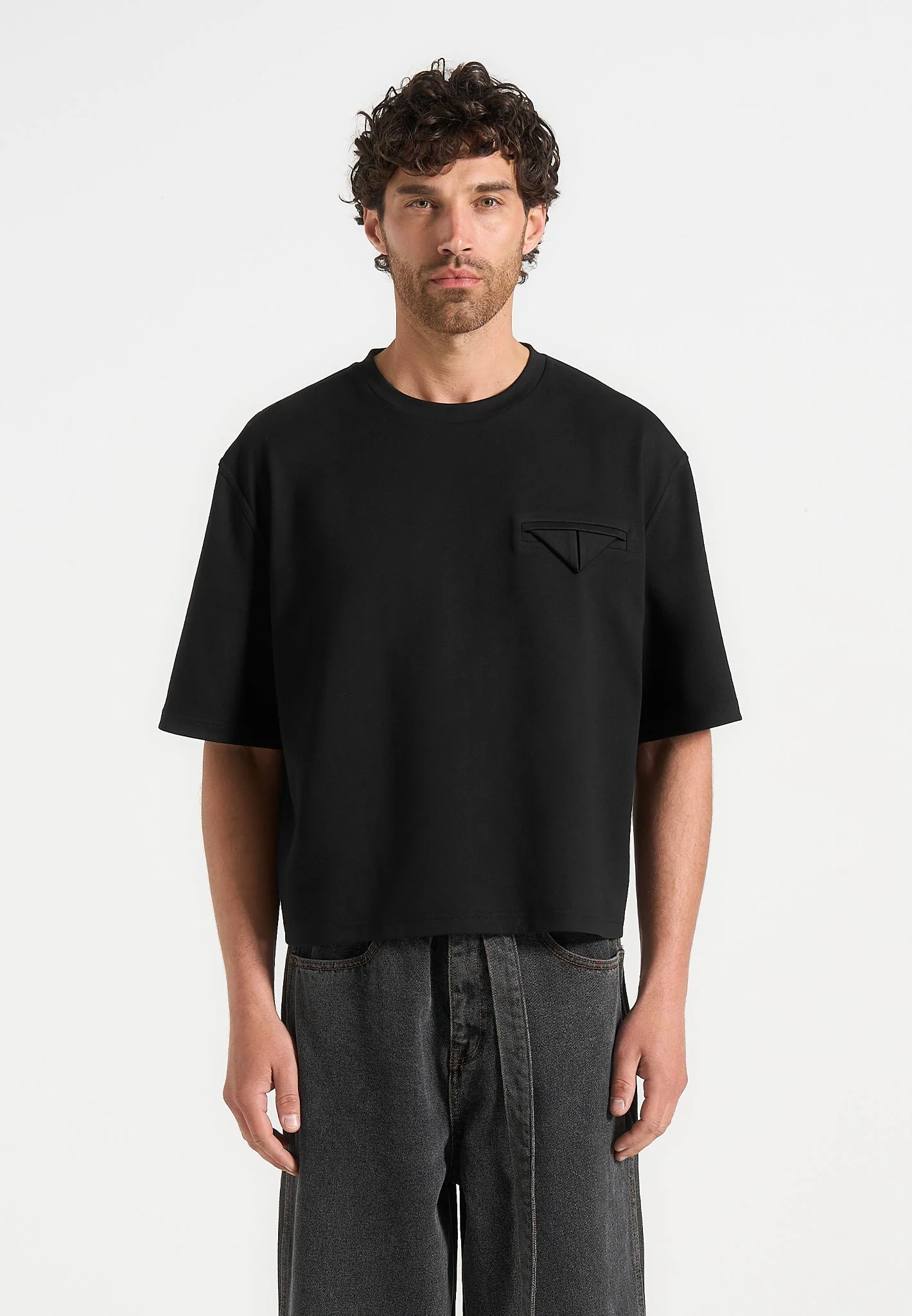 Leon - Boxy Cropped T-Shirt - Black - Image 2