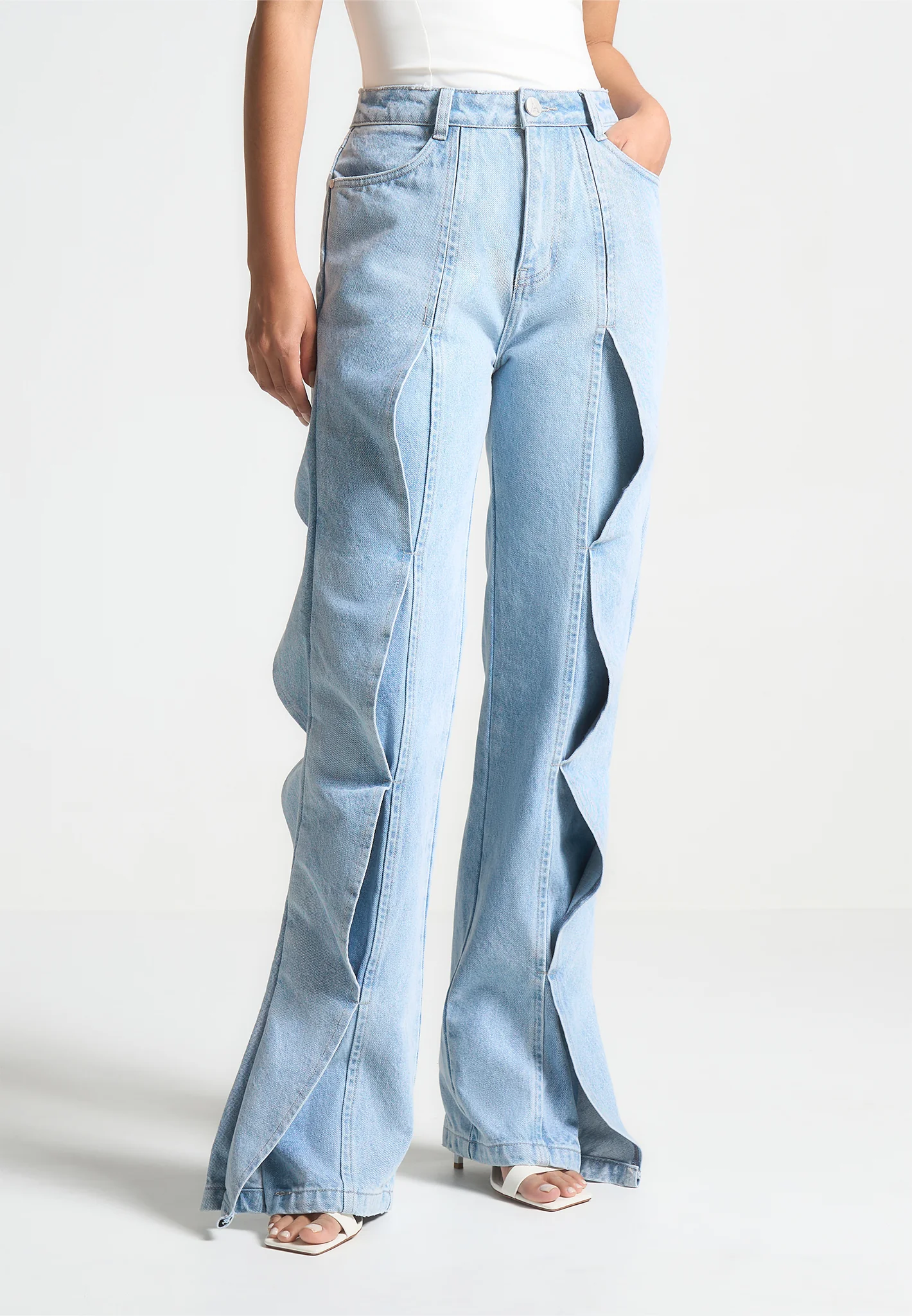 Maé - Wave Detail Straight Leg Jeans - Light Blue
