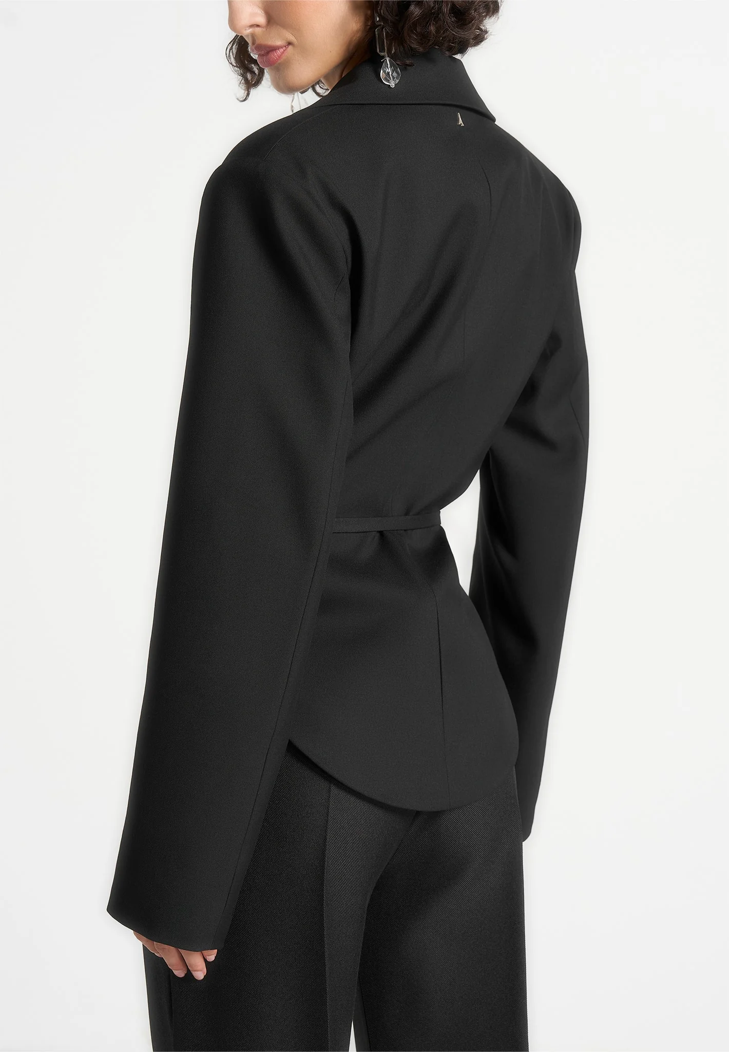 Yuna - Plunge Tailored Blazer With Belt - Black - Image 4